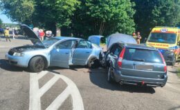Zderzenie trzech aut. Pięć osób w szpitalu