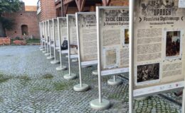 "Powstanie Styczniowe - czas walki i nadziei". Wystawa na zamkowym dziedzińcu