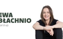 siedząca kobieta Ewa Błachnio, i napis ewa błachnio