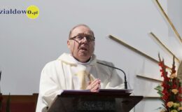 Ksiądz Stanisław Kadziński i wójt Mirosław Zieliński z Bursztynowymi Łukami