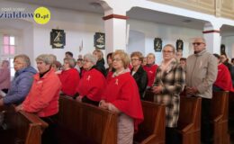 Ksiądz Stanisław Kadziński i wójt Mirosław Zieliński z Bursztynowymi Łukami