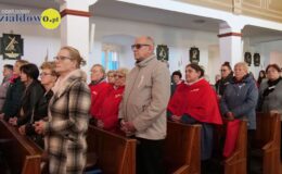 Ksiądz Stanisław Kadziński i wójt Mirosław Zieliński z Bursztynowymi Łukami