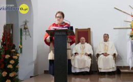 Ksiądz Stanisław Kadziński i wójt Mirosław Zieliński z Bursztynowymi Łukami