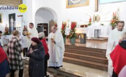 Ksiądz Stanisław Kadziński i wójt Mirosław Zieliński z Bursztynowymi Łukami