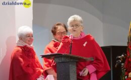 Ksiądz Stanisław Kadziński i wójt Mirosław Zieliński z Bursztynowymi Łukami