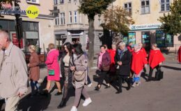 Ksiądz Stanisław Kadziński i wójt Mirosław Zieliński z Bursztynowymi Łukami