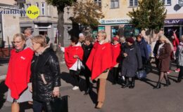 Ksiądz Stanisław Kadziński i wójt Mirosław Zieliński z Bursztynowymi Łukami