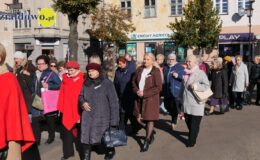 Ksiądz Stanisław Kadziński i wójt Mirosław Zieliński z Bursztynowymi Łukami