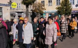 Ksiądz Stanisław Kadziński i wójt Mirosław Zieliński z Bursztynowymi Łukami