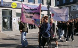 Ksiądz Stanisław Kadziński i wójt Mirosław Zieliński z Bursztynowymi Łukami