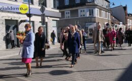 Ksiądz Stanisław Kadziński i wójt Mirosław Zieliński z Bursztynowymi Łukami