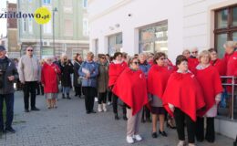 Ksiądz Stanisław Kadziński i wójt Mirosław Zieliński z Bursztynowymi Łukami