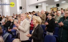 Ksiądz Stanisław Kadziński i wójt Mirosław Zieliński z Bursztynowymi Łukami