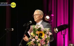 Ksiądz Stanisław Kadziński i wójt Mirosław Zieliński z Bursztynowymi Łukami