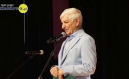 Ksiądz Stanisław Kadziński i wójt Mirosław Zieliński z Bursztynowymi Łukami