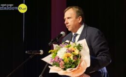 Ksiądz Stanisław Kadziński i wójt Mirosław Zieliński z Bursztynowymi Łukami
