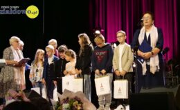Ksiądz Stanisław Kadziński i wójt Mirosław Zieliński z Bursztynowymi Łukami