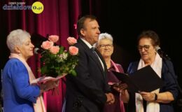 Ksiądz Stanisław Kadziński i wójt Mirosław Zieliński z Bursztynowymi Łukami