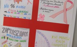 Ksiądz Stanisław Kadziński i wójt Mirosław Zieliński z Bursztynowymi Łukami