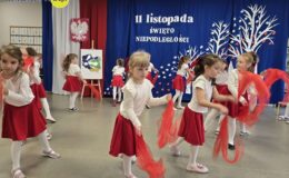 Mali patrioci z Przedszkola nr 4 świętują niepodległość
