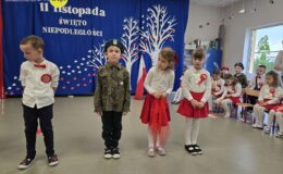 Mali patrioci z Przedszkola nr 4 świętują niepodległość