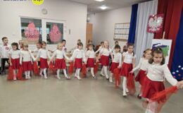 Mali patrioci z Przedszkola nr 4 świętują niepodległość