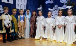 Jasełka bożonarodzeniowe u Jeżyków z Przedszkola nr 1