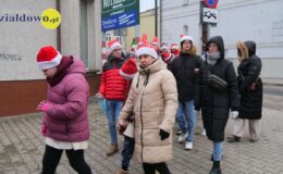 Wesoła „Sztafeta z Mikołajem” na ulicach miasta