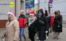Wesoła „Sztafeta z Mikołajem” na ulicach miasta