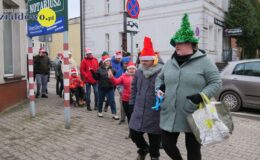 Wesoła „Sztafeta z Mikołajem” na ulicach miasta