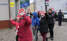 Wesoła „Sztafeta z Mikołajem” na ulicach miasta