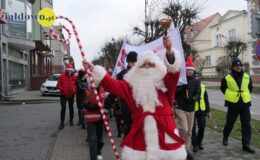 Wesoła „Sztafeta z Mikołajem” na ulicach miasta