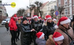 Wesoła „Sztafeta z Mikołajem” na ulicach miasta