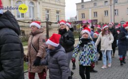 Wesoła „Sztafeta z Mikołajem” na ulicach miasta