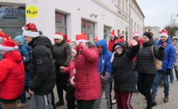 Wesoła „Sztafeta z Mikołajem” na ulicach miasta