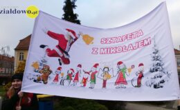 Wesoła „Sztafeta z Mikołajem” na ulicach miasta
