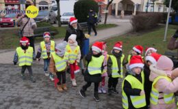 Wesoła „Sztafeta z Mikołajem” na ulicach miasta