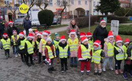 Wesoła „Sztafeta z Mikołajem” na ulicach miasta