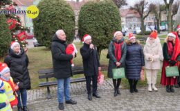 Wesoła „Sztafeta z Mikołajem” na ulicach miasta