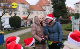 Wesoła „Sztafeta z Mikołajem” na ulicach miasta