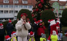 Wesoła „Sztafeta z Mikołajem” na ulicach miasta