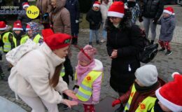 Wesoła „Sztafeta z Mikołajem” na ulicach miasta