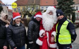 Wesoła „Sztafeta z Mikołajem” na ulicach miasta