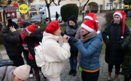 Wesoła „Sztafeta z Mikołajem” na ulicach miasta