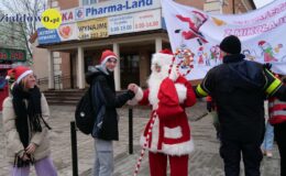 Wesoła „Sztafeta z Mikołajem” na ulicach miasta