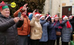 Wesoła „Sztafeta z Mikołajem” na ulicach miasta