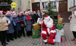 Wesoła „Sztafeta z Mikołajem” na ulicach miasta