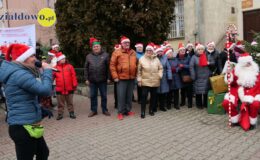 Wesoła „Sztafeta z Mikołajem” na ulicach miasta