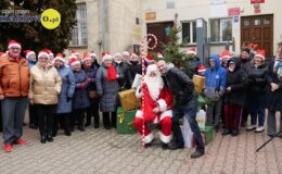 Wesoła „Sztafeta z Mikołajem” na ulicach miasta