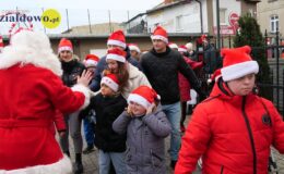 Wesoła „Sztafeta z Mikołajem” na ulicach miasta